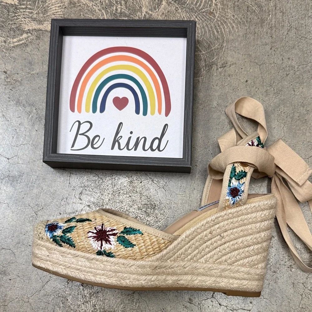* Steve Madden Tan Wedges with Floral Embroidery